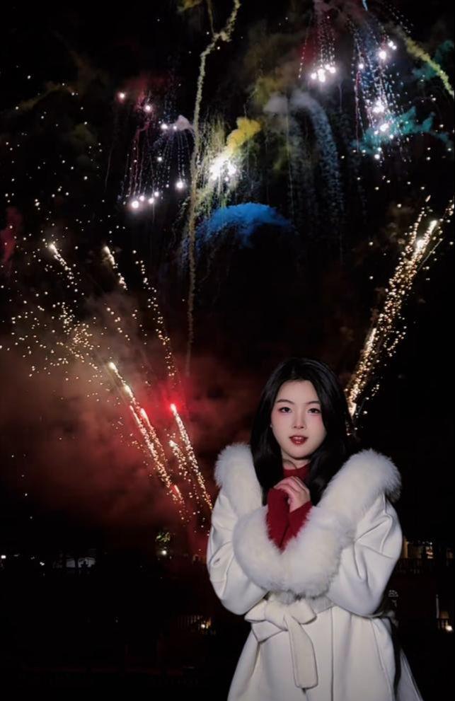 ：狗比人吃得都好父亲在家给办烟花秀不朽情缘圆山庄千金晒日常羡煞网友(图6)